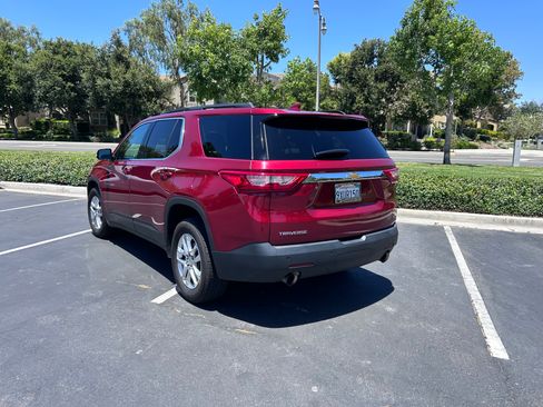 Used 2020 Chevrolet Traverse LT w/ Driver Confidence II Package FWD image 2