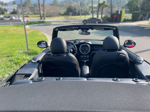 Used 2019 MINI Cooper S w/ Premium Package image 8