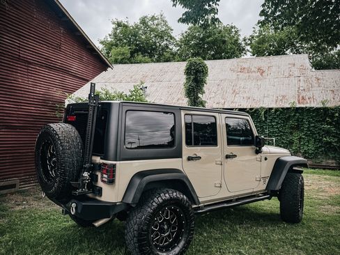 Used 2016 Jeep Wrangler Unlimited Sport w/ Quick Order Package 24S AWD/4WD image 2