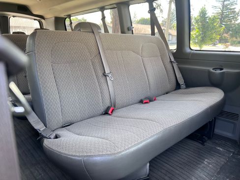 Used 2017 Chevrolet Express 3500 LS image 4