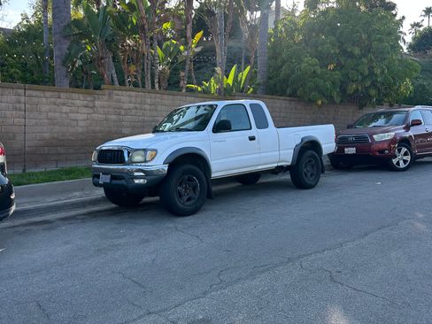 Used 2004 Toyota Tacoma PreRunner w/ Convenience Pkg RWD image 2