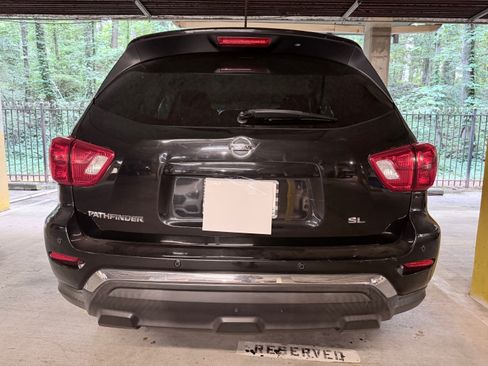 Used 2018 Nissan Pathfinder SL FWD image 20
