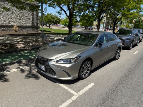 Used 2021 Lexus ES 250 w/ Premium Package AWD/4WD image 5