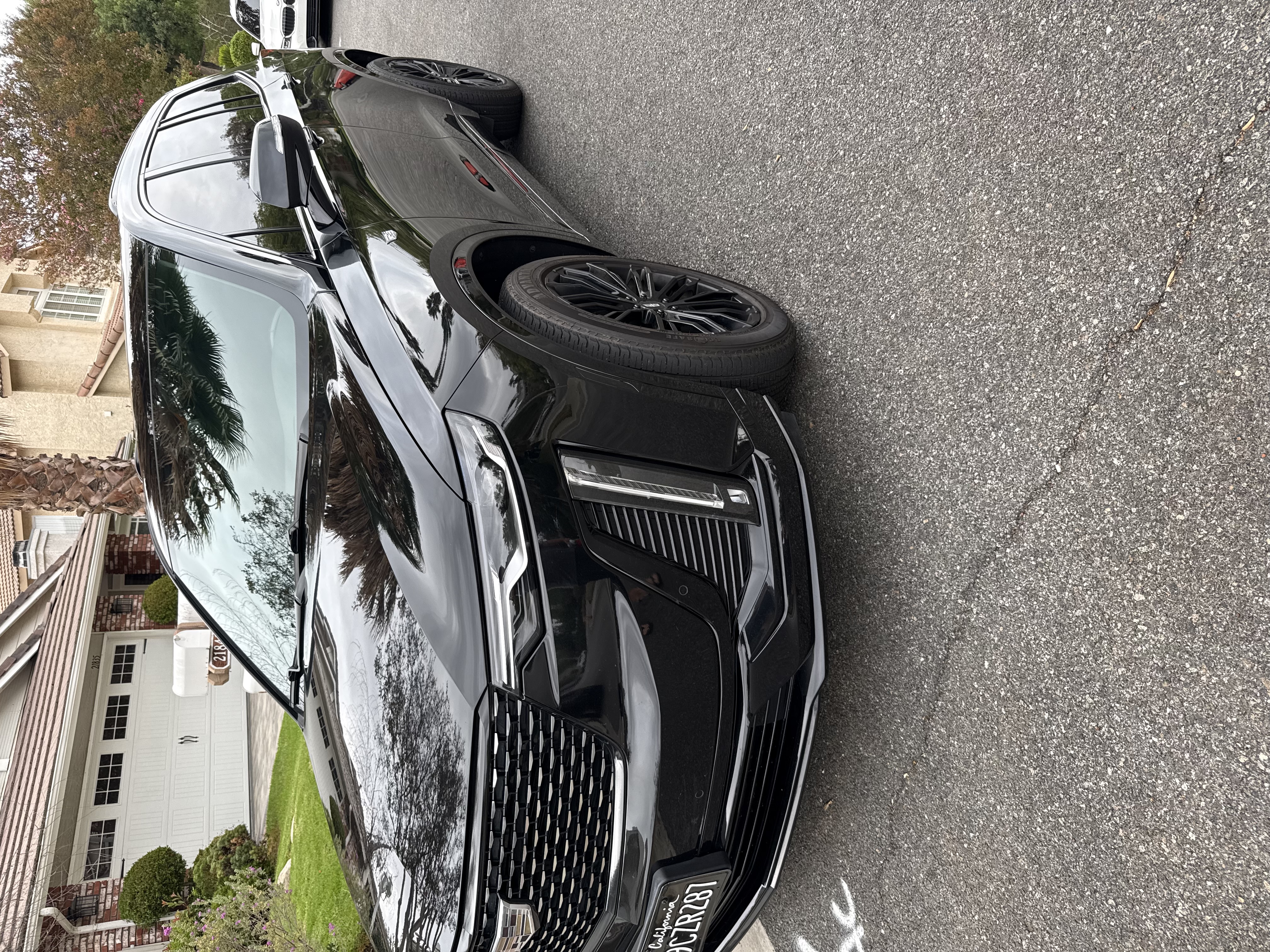 Used 2023 Cadillac XT6 Premium Luxury FWD image 1