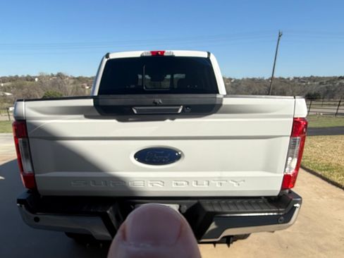 Used 2019 Ford F250 Lariat w/ Chrome Package image 4