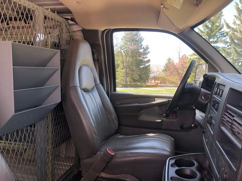 Used 2009 Chevrolet Express 2500 RWD image 9