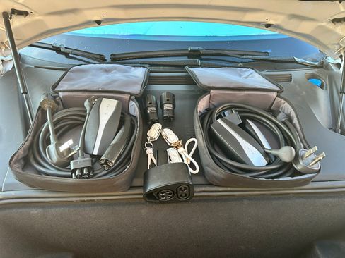 Used 2019 Tesla Model S Standard Range AWD/4WD image 4