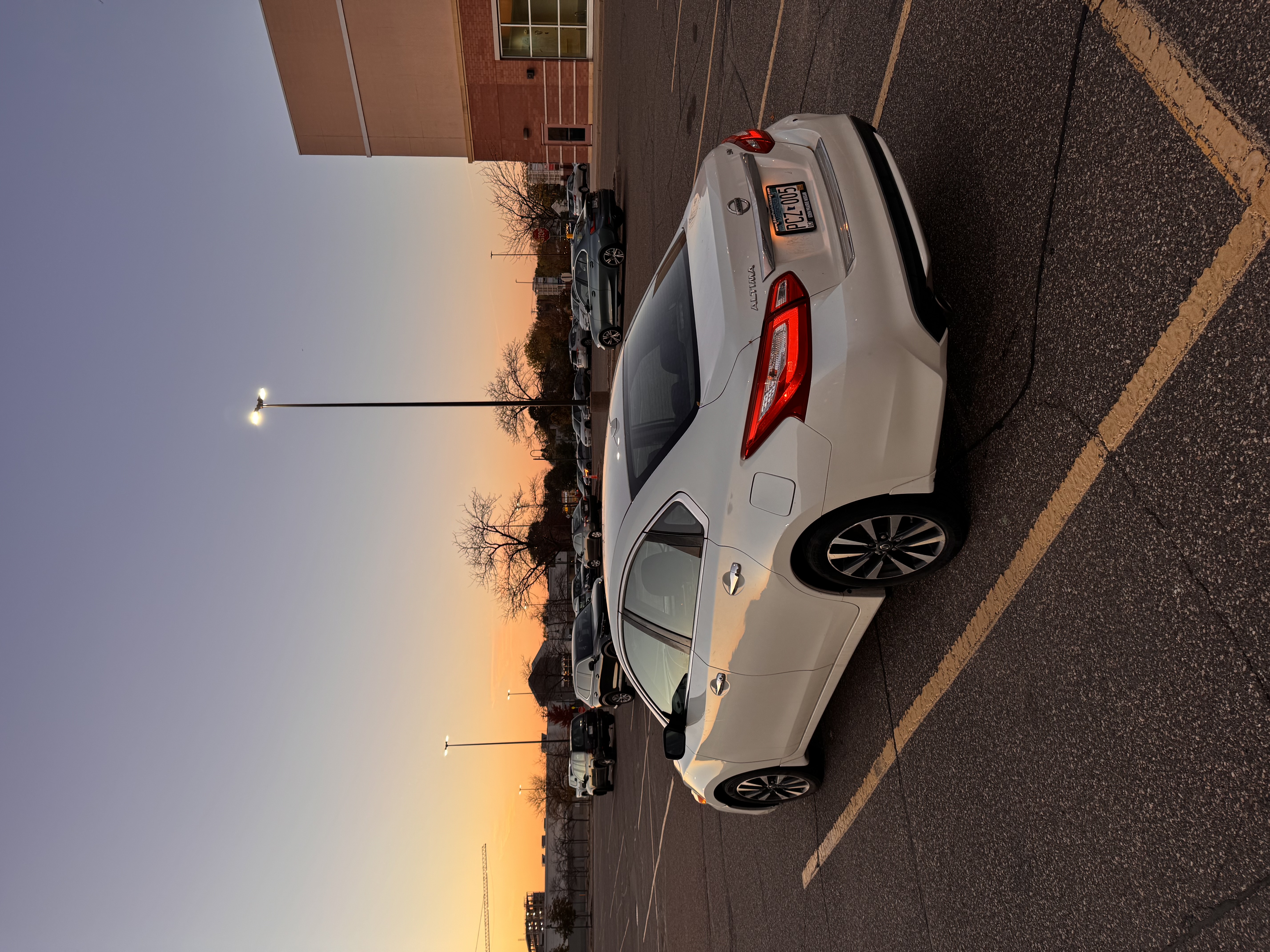 Used 2016 Nissan Altima 2.5 SV FWD image 12