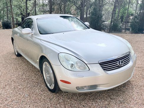 Used 2004 Lexus SC 430 Convertible image 2