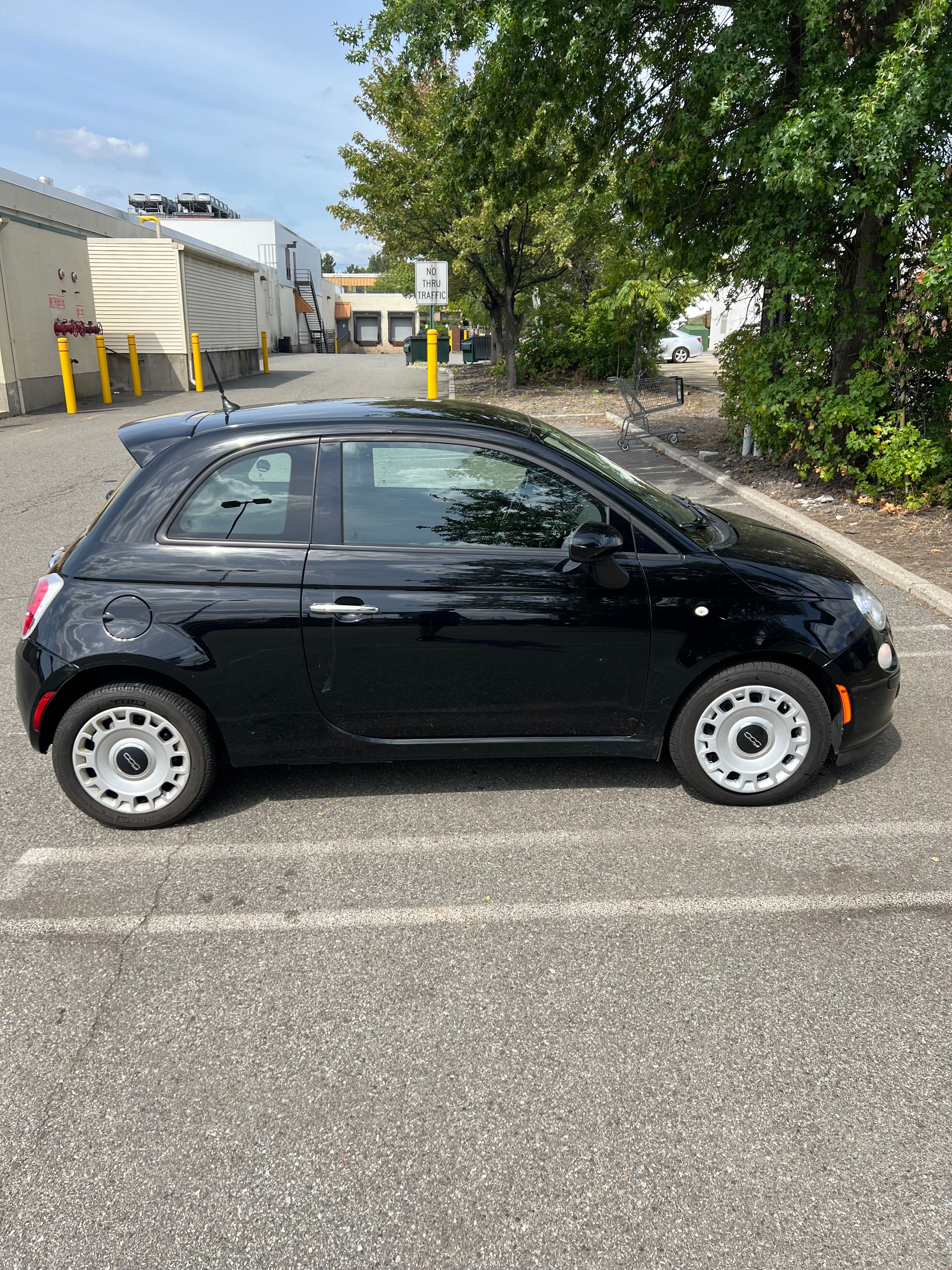 Used 2015 FIAT 500 Pop FWD image 1