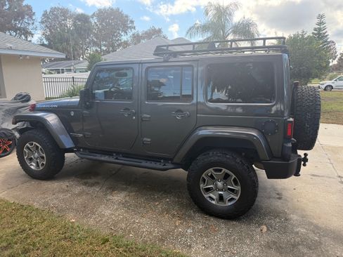 Used 2018 Jeep Wrangler Unlimited Rubicon w/ Connectivity Group image 5