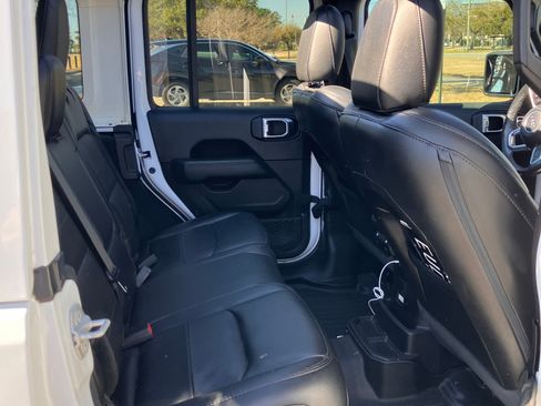 Used 2020 Jeep Wrangler Unlimited Sahara AWD/4WD image 5