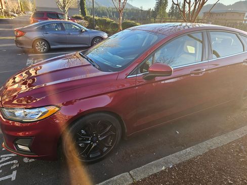 Used 2019 Ford Fusion SE w/ Equipment Group 151A image 2