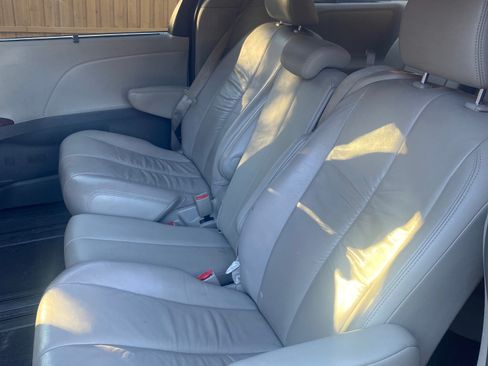 Used 2011 Toyota Sienna XLE image 18