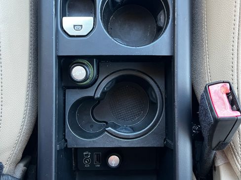 Used 2013 Land Rover LR2 HSE image 16