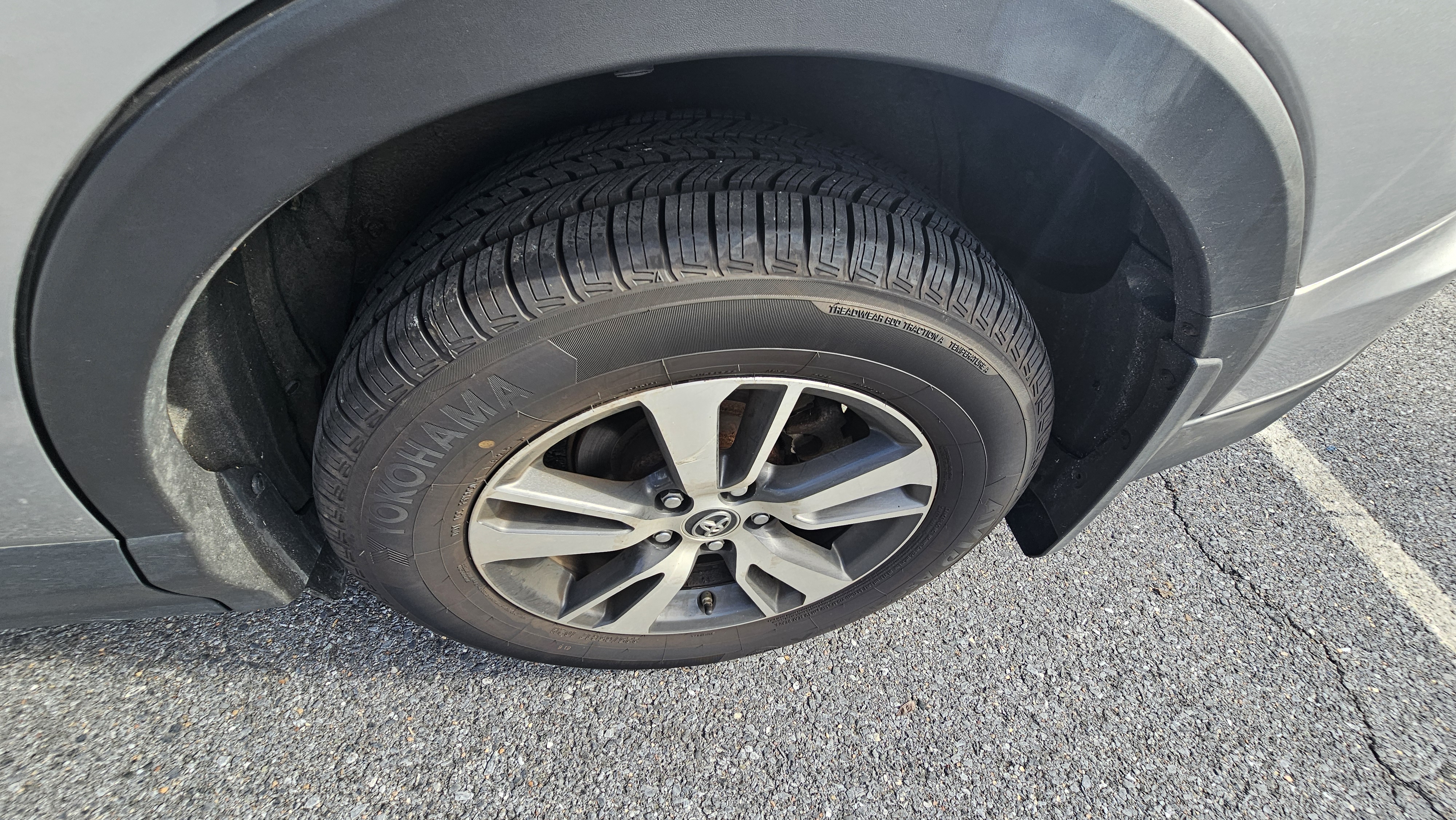 Used 2018 Toyota RAV4 XLE AWD/4WD image 13
