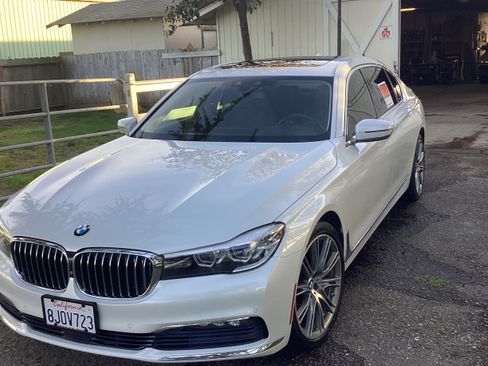 Used 2016 BMW 740i image 1