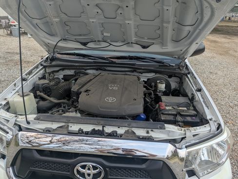 Used 2014 Toyota Tacoma PreRunner w/ SR5 Package image 13