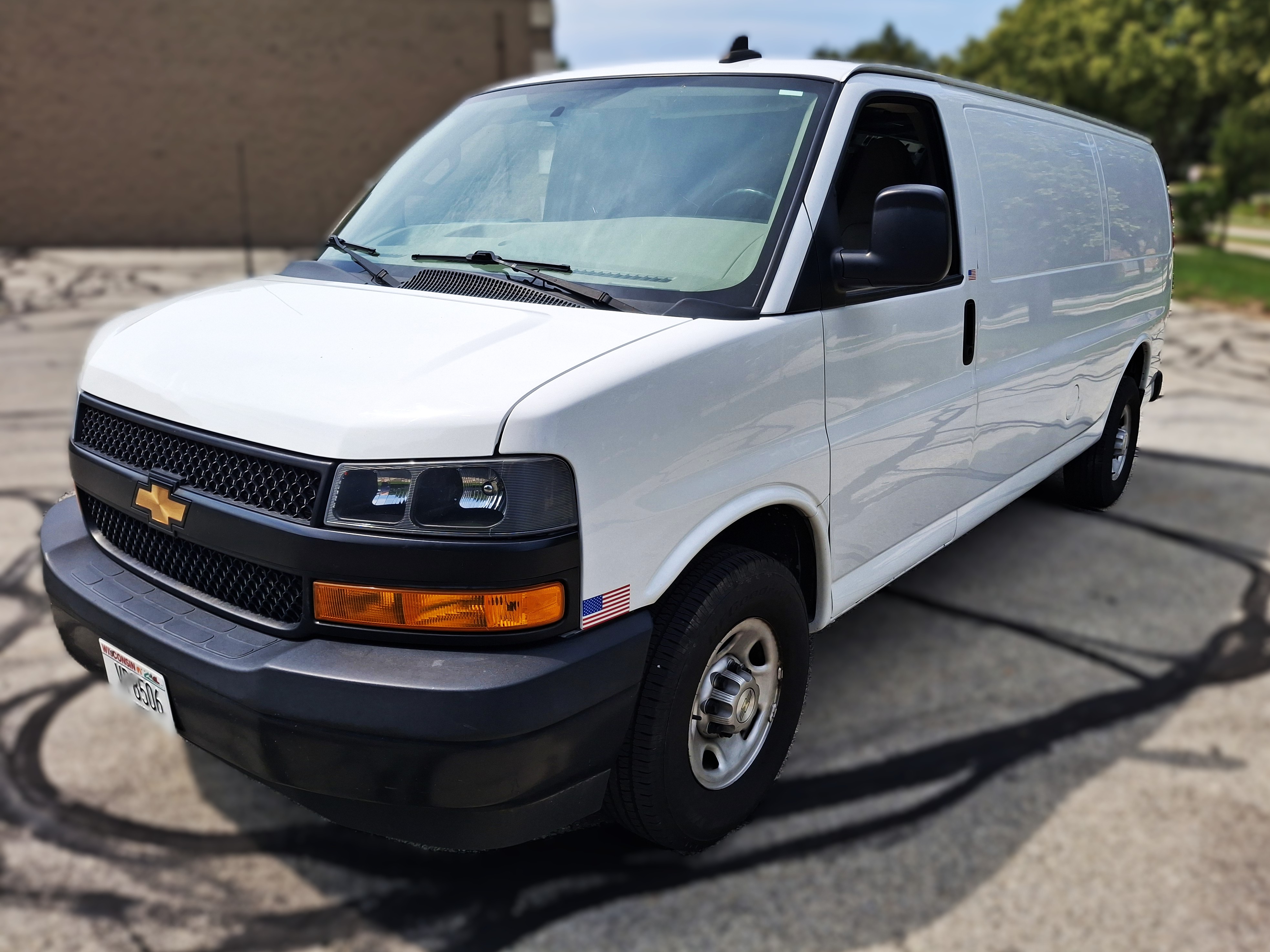Used 2021 Chevrolet Express 2500 Extended w/ Driver Convenience Package RWD image 4