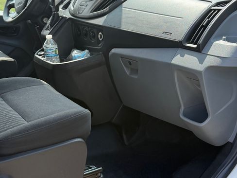 Used 2019 Ford Transit 250 148 Medium Roof RWD image 4