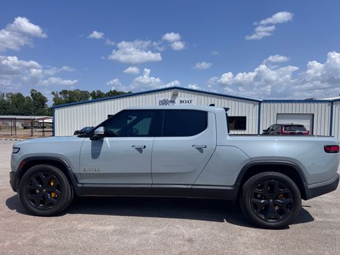 Used 2022 Rivian R1T Adventure AWD/4WD image 8