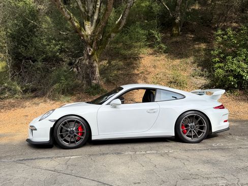 Used 2014 Porsche 911 GT3 image 8