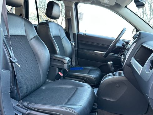 Used 2017 Jeep Compass Latitude image 10