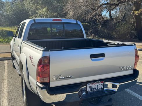 Used 2005 Toyota Tacoma PreRunner image 12