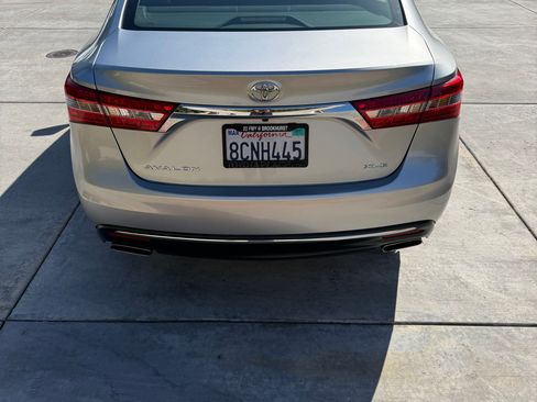 Used 2018 Toyota Avalon XLE w/ Preferred Accessory Package image 2