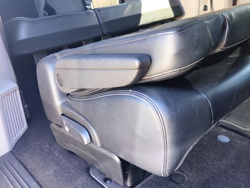 Used 2019 Dodge Grand Caravan SXT FWD image 4