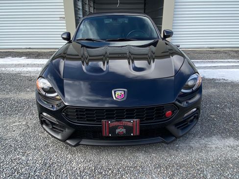Used 2018 FIAT 124 Spider Abarth w/ Convenience Group image 4