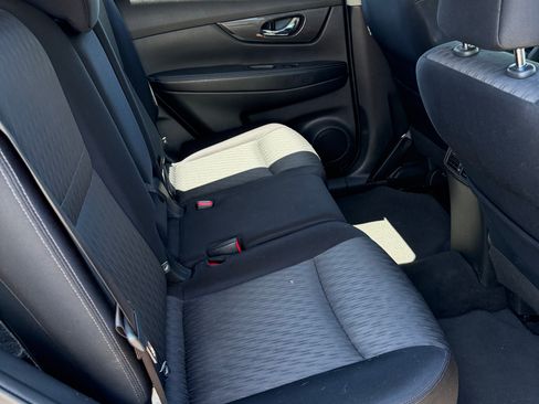 Used 2017 Nissan Rogue SV image 5