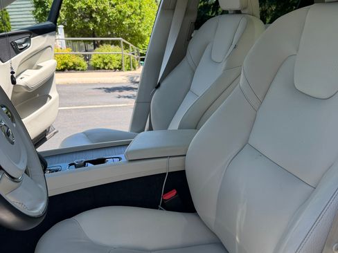 Used 2024 Volvo XC60 B5 Plus w/ Protection Package Premier AWD/4WD image 13