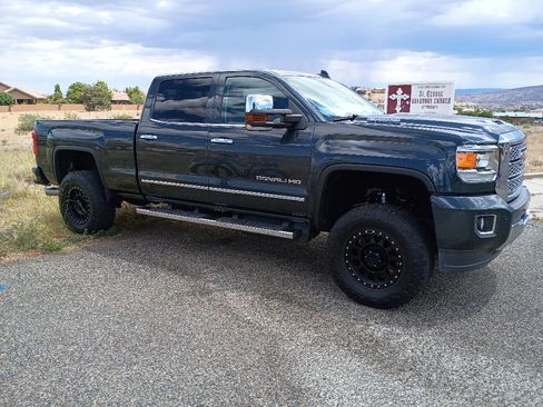 Used 2018 GMC Sierra 2500 Denali w/ Duramax Plus Package AWD/4WD image 1