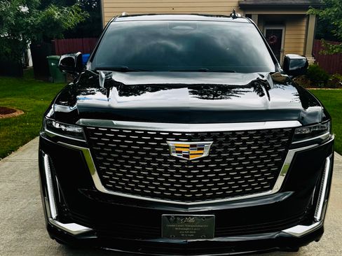 Used 2024 Cadillac Escalade ESV Luxury AWD/4WD image 17