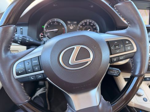 Used 2017 Lexus ES 350 w/ Luxury Package image 6