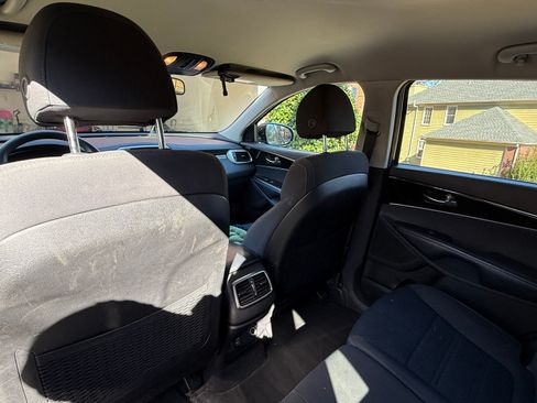 Used 2018 Kia Sorento LX image 11