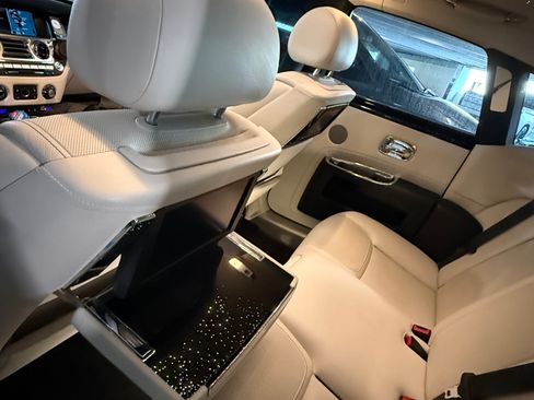 Used 2018 Rolls-Royce Ghost RWD image 6