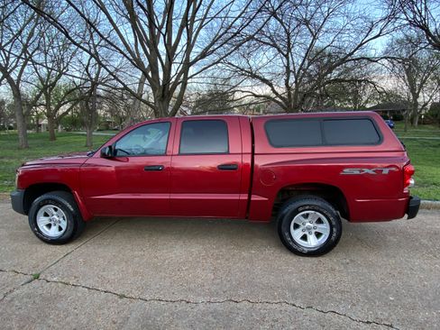 Used 2008 Dodge Dakota SXT image 2