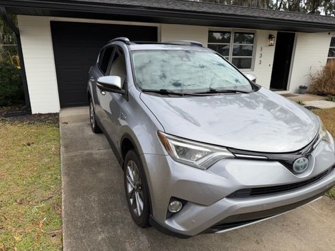 Used 2017 Toyota RAV4 Limited image 4