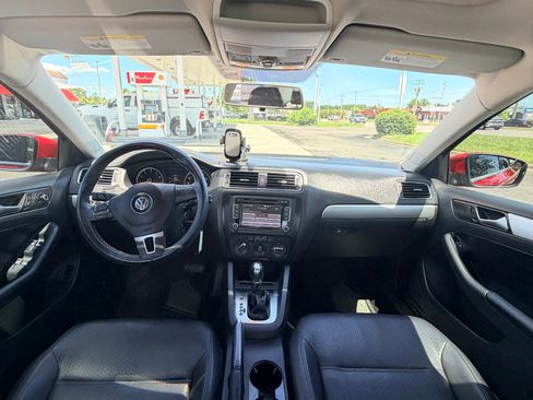 Used 2013 Volkswagen Jetta SE FWD image 11