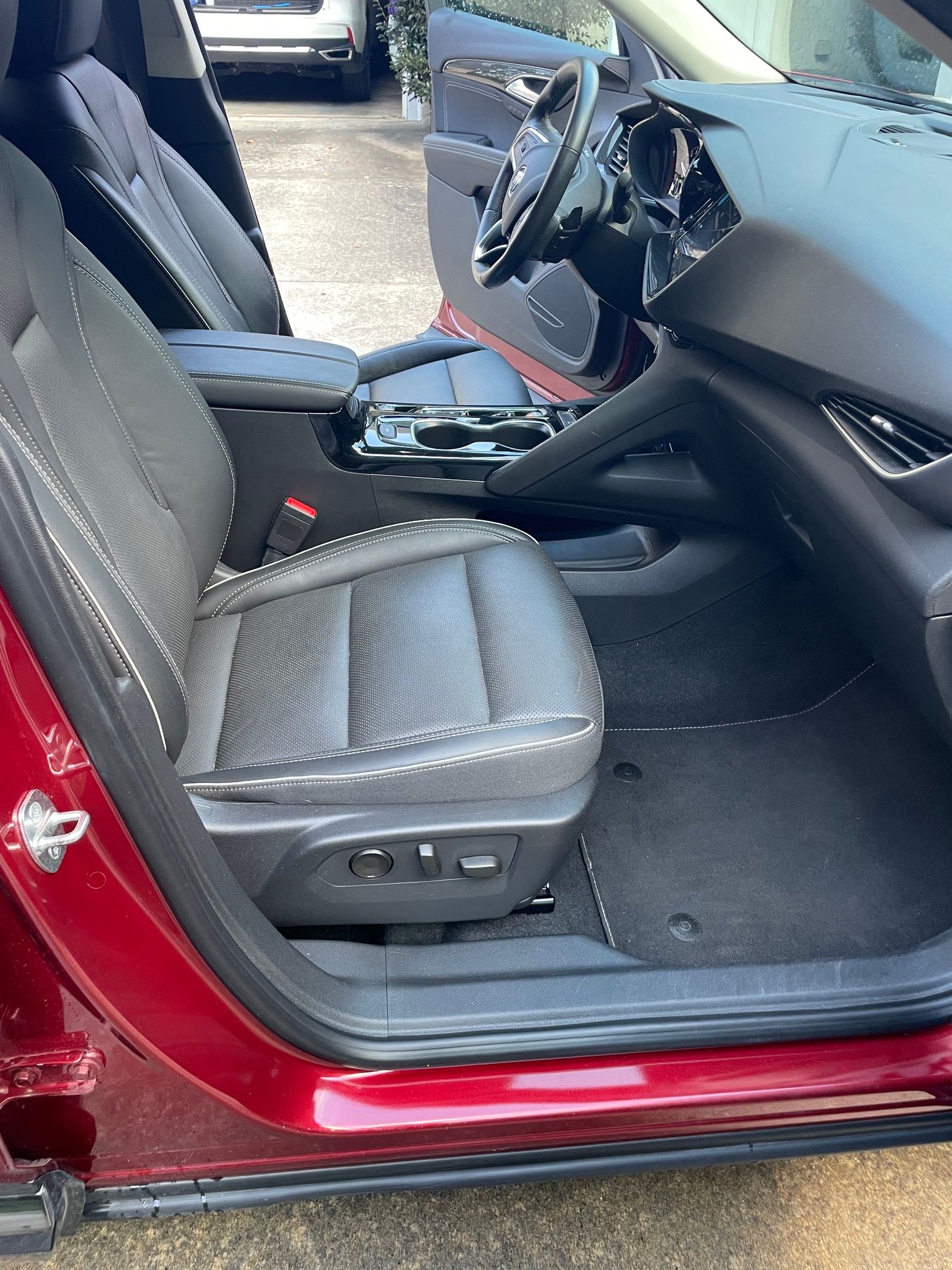 Used 2021 Buick Envision Essence w/ Sport Touring Package FWD image 11