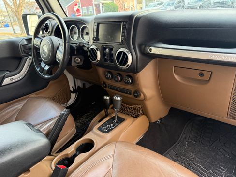 Used 2016 Jeep Wrangler Unlimited Sahara w/ Dual Top Group image 10