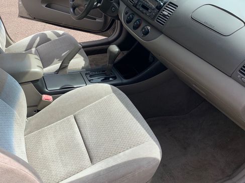 Used 2004 Toyota Camry LE FWD image 10