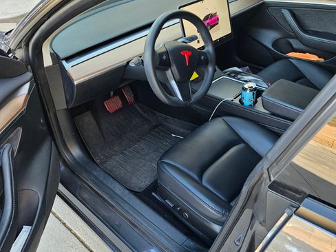 Used 2023 Tesla Model 3 Standard Range image 9