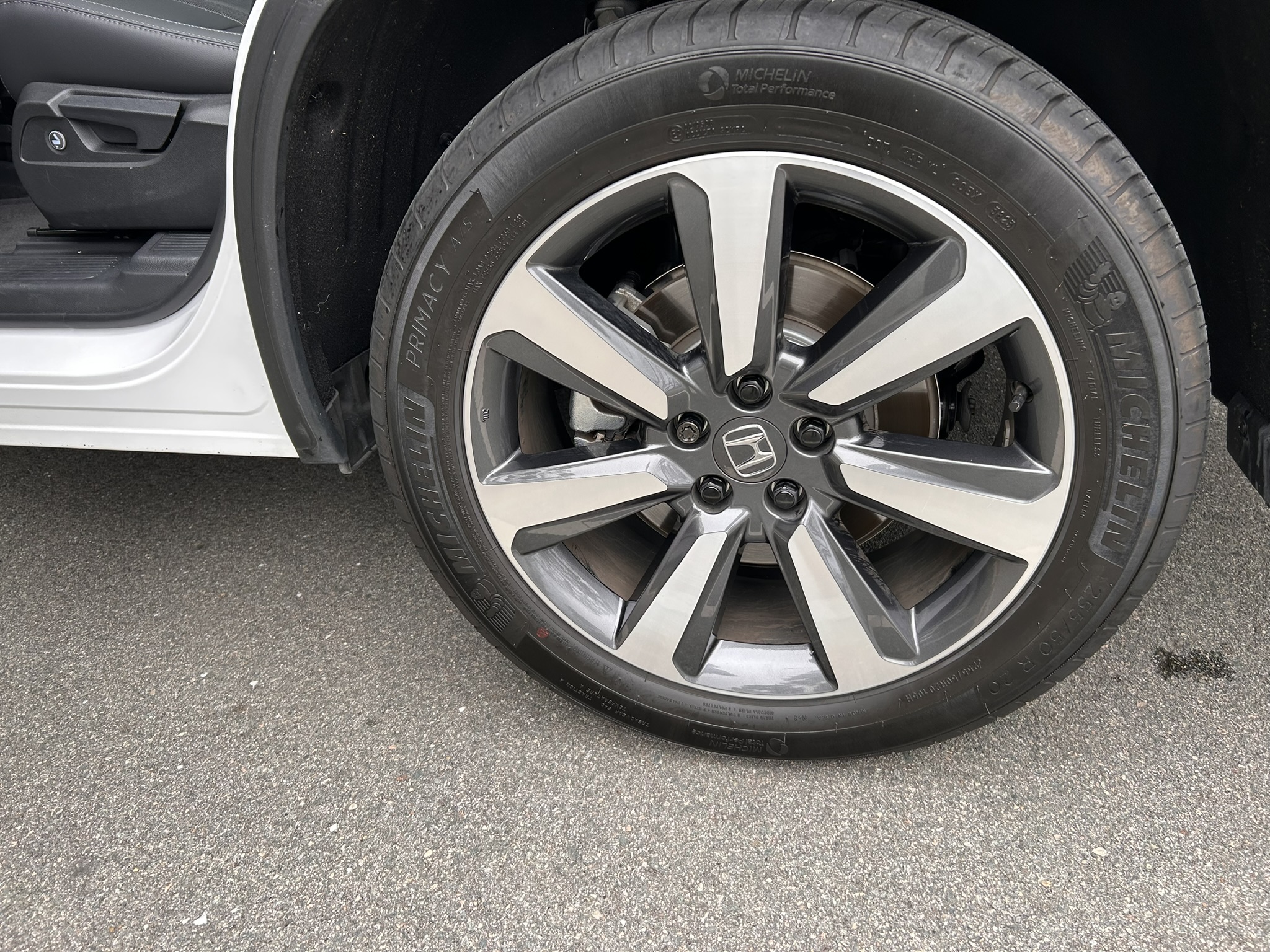 Used 2024 Honda Pilot Touring image 13