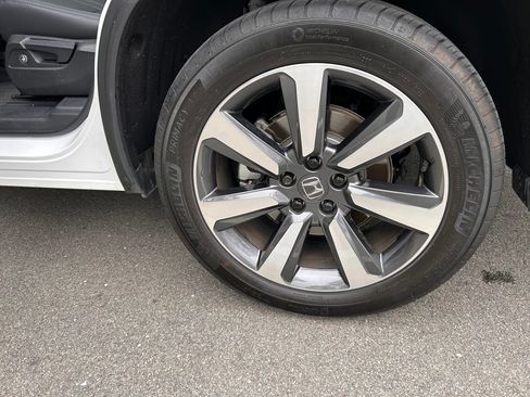 Used 2024 Honda Pilot Touring image 13