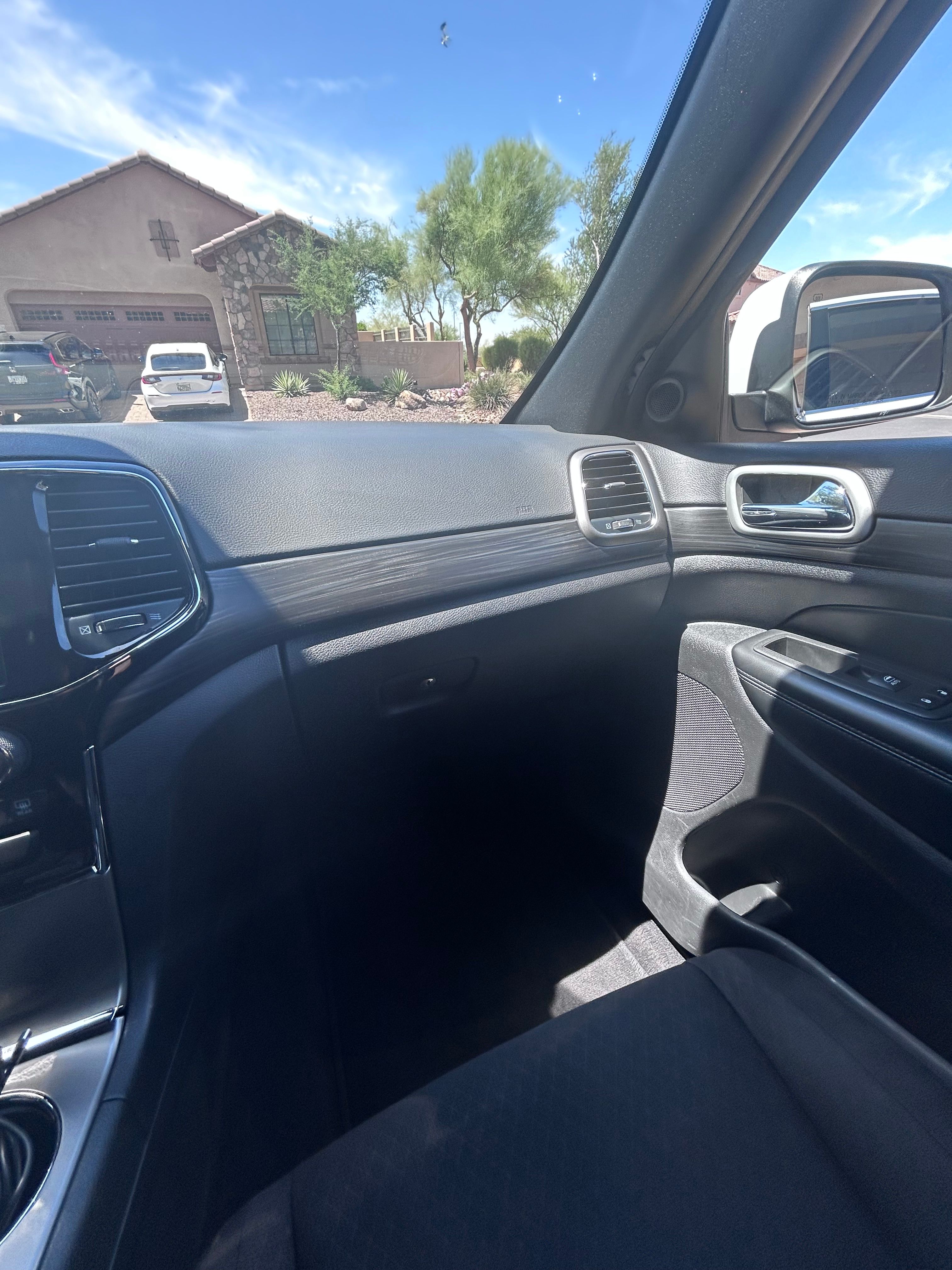 Used 2022 Jeep Grand Cherokee Laredo E w/ Security & Convenience Group RWD image 5