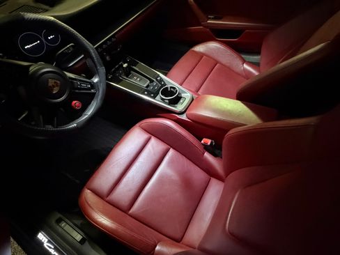 Used 2020 Porsche 911 Carrera S image 6