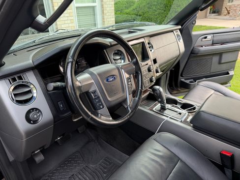 Used 2017 Ford Expedition Platinum AWD/4WD image 9